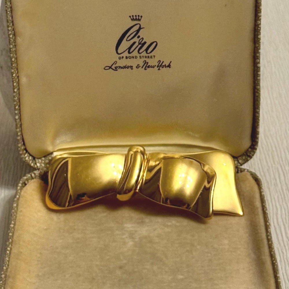Monet Gold Ribbon Bow Brooch - Picture 5 of 9